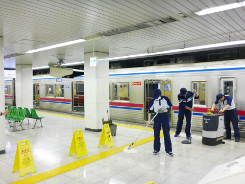 【京成上野駅】スカイライナー車内清掃スタッフ
